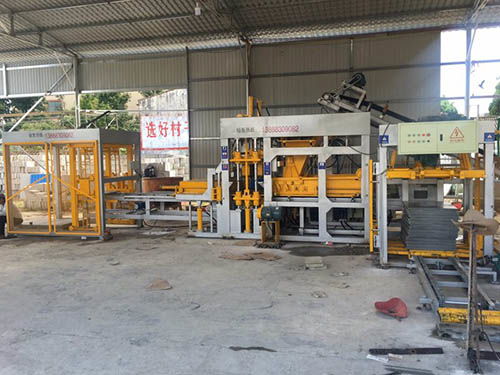 安宁半自动免烧砖机生产厂家服务为先，昆明空港经济区创茂塑料制品厂柜台